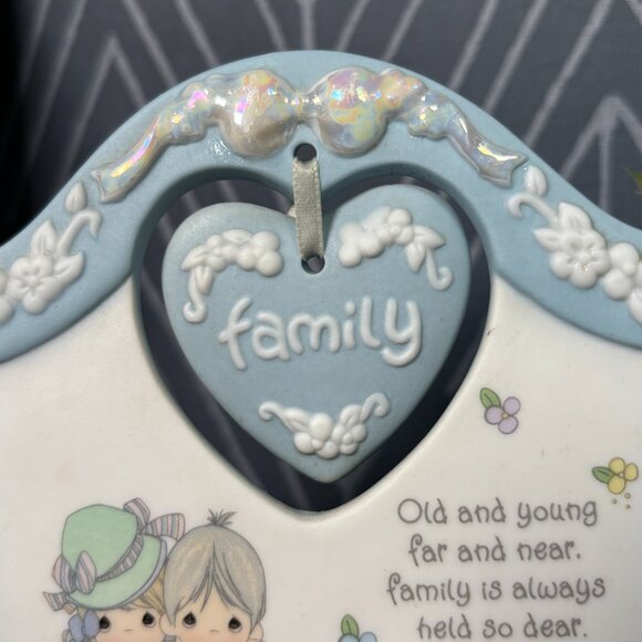 Precious Moments Family Plaque 1996 Enesco Vintage Standing Frame Decor - Picture 12 of 16